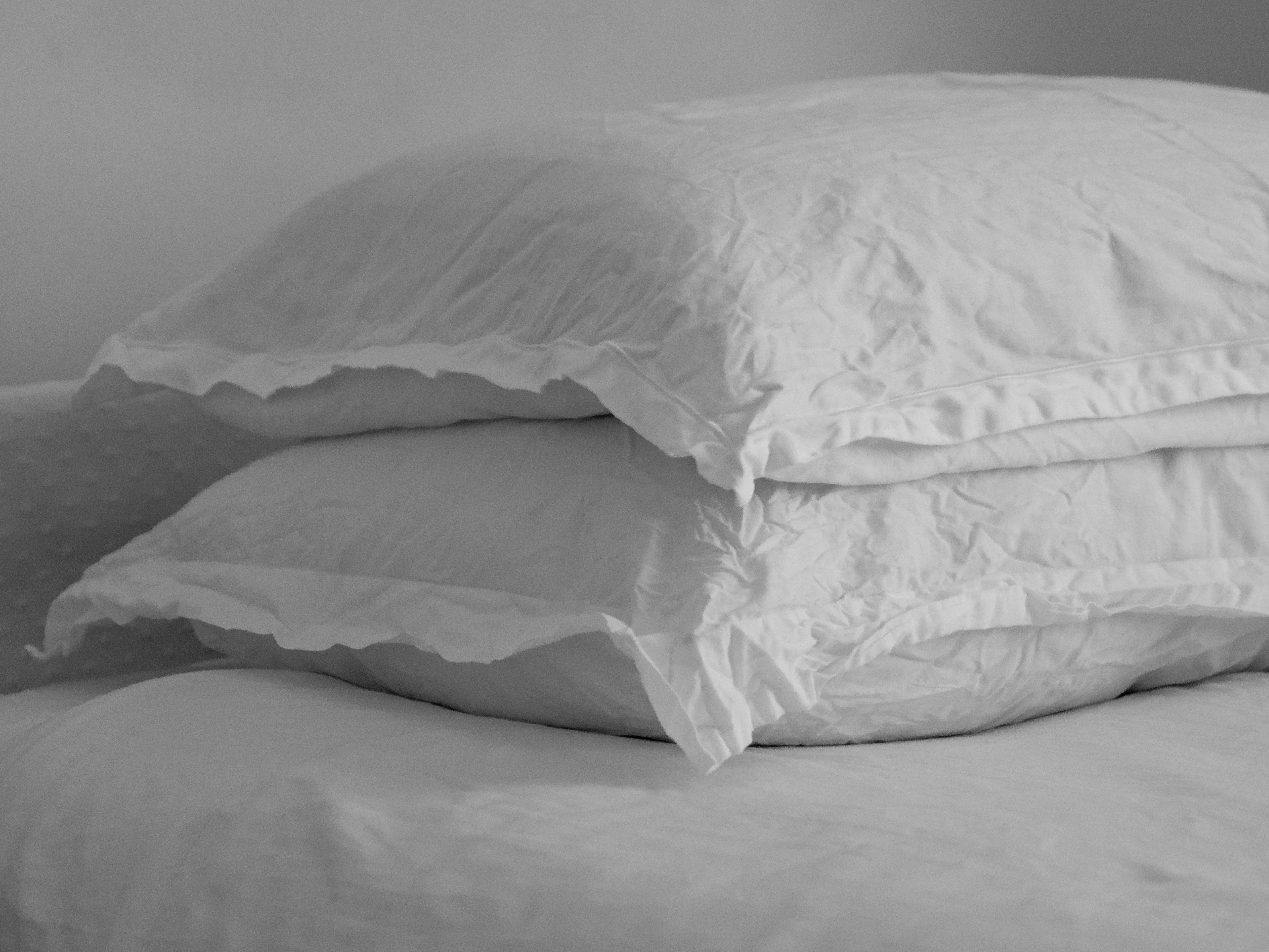 Как избавиться от пятен на подушке