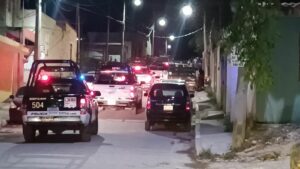 Intensa movilización de Seguridad Pública se generó en la calle de terracería Pino Suárez entre los cruces de las vialidades Fernando Ortega Bernés y Juan Escutia.