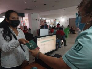Del viernes 10 al domingo 12 de febrero, de 8:00 a 20:00 horas, el IMSS Campeche otorgó 738 consultas de medicina familiar, realizó 21 operaciones y 387 detecciones para confirmar o descartar enfermedades.