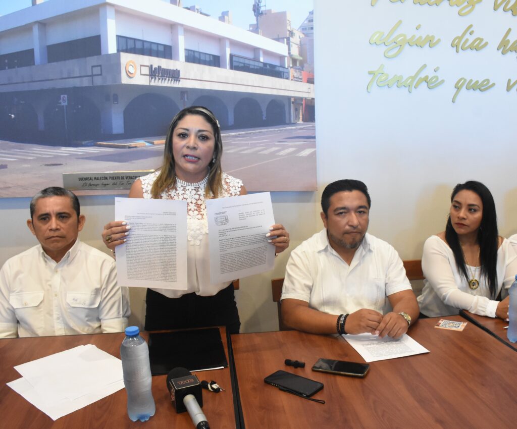 La asociación civil “Identidad Magisterial Campeche”, en conferencia de prensa.