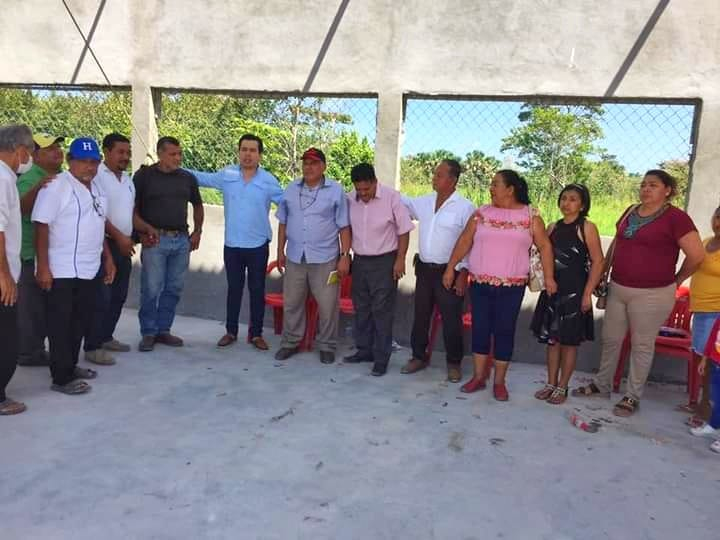 El diputado federal al reunirse con los ribereños de Isla Aguada, resaltó que en la Cámara de Diputados está a discusión de la Comisión de Pesca su propuesta para exigir a Pemex que se reduzca el área de exclusión en la zona de plataformas de la Sonda de Campeche.