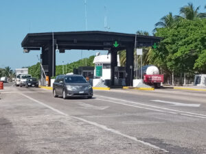 El documento, fechado el 2 de marzo del año en curso, menciona que en este mismo lapso habrían cruzado sin pagar el derecho de peaje cerca de 143 mil 231 vehículos, todos con placas del Estado de Campeche.