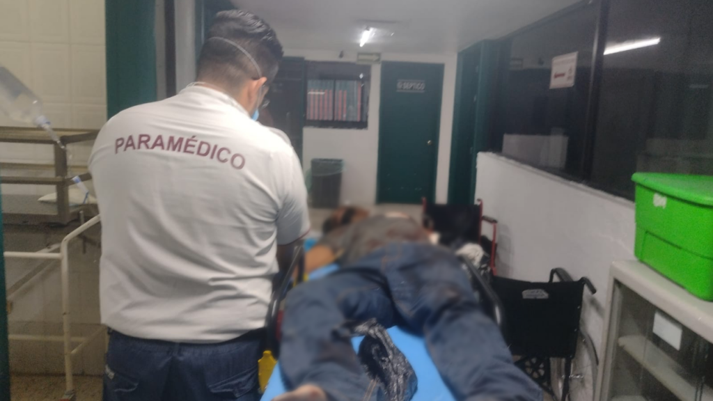 Los paramédicos canalizaron al hombre al Hospital IMSS Bienestar “Dr. José Emilio Nazar Raiden”, donde se encuentra estable de salud.
