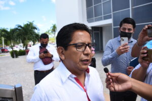 El auditor superior del Estado, Javier Hernández Hernández, se encerró en sus oficinas para no responder a los cuestionamientos sobre manipulación de cifras para esconder la corrupción de Layda Sansores.