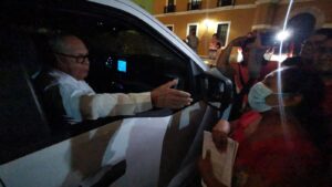 El secretario de Gobierno, el chiapaneco Aníbal Ostoa Ortega, tuvo que atender anoche a los transportistas campechanos, luego de que una de las lideresas calificó como “cobarde” a la gobernadora Layda Sansores, por no darles la cara.