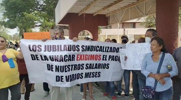 Los jubilados protestaron para exigir el pago de remuneraciones atrasadas, que ya cumplieron cuatro meses.