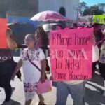 Estudiantes marchan e invitan a preservar la lengua maya