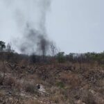 Denuncian contaminación por quema de llantas cerca de Fraccionamiento