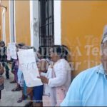 Protestan vecinos morenistas en el ayuntamiento para exigir servicios, sobre todo agua