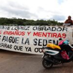 EJIDATARIOS BLOQUEAN CARRETERA, EXIGEN A AMLO NO MÁS ENGAÑOS NI MENTIRAS Y SEDENA LES PROMETE ANTICIPO DE LA INDEMNIZACIÓN