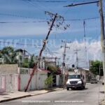 POSTE PELIGROSO EN LA COLONIA MORELOS: VECINOS REPORTAN RIESGO POR MÁS DE UN AÑO Y CFE NO ACTÚA HASTA EL ÚLTIMO MOMENTO