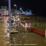 NIVEL DEL MAR SE ELEVA EN CHAMPOTÓN; RESTRINGEN ACCESO AL MALECÓN