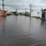 LLUVIAS GENERADAS POR MILTON INUNDAN CALLES EN LA CAPITAL CAMPECHANA