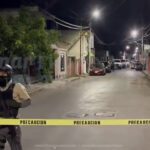 ASEGURAN A 3 PERSONAS, ARMAS, DROGAS Y MOTOS EN CATEO A UNA CASA EN SANTA ANA