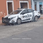 POLICÍAS SE ESTACIONAN EN FRANJA AMARILLA ¡PARA INFRACCIONAR A AUTOMOVILISTAS!; ¿Y A ELLOS QUIÉN LOS SANCIONA?