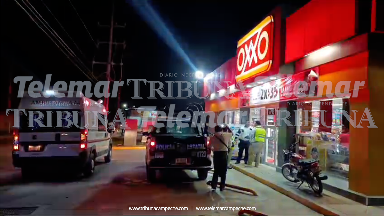 SE LLEVAN 90 MIL PESOS EN ASALTO A OXXO 