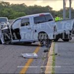 CAMIONETA DA VOLTERETA TRAS ESTALLARLE UNA LLANTA Y SUS OCUPANTES HUYEN