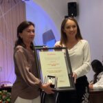 AIDAMINE CASANOVA RECIBE EL PREMIO CAMPECHE CIUDAD PATRIMONIO, DE MANOS DE LA ALCALDESA BIBY RABELO