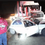 TRÁILER ARROLLA A TSURU EN CARRETERA MÉRIDA- CAMPECHE