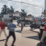 CHOFER DE TAXI-COMBI PROTAGONIZA EN LA CALLE PLEITO A GOLPES CON CONDUCTOR DE CAMIONETA