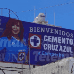 AFICIONADOS DEL CRUZ AZUL PIDEN RETIRAR ESPECTACULAR DE LAYDA SANSORES PARA ROMPER “MALDICIÓN”