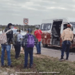 SIETE HERIDOS, DOS DE ELLOS PRENSADOS, AL CHOCAR TAXI COLECTIVO A CAMIONETA