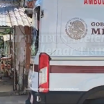 LO GOLPEAN ENTRE VARIAS PERSONAS Y LOGRA REFUGIARSE EN SU CUARTO; PARAMÉDICOS DEL SAMU NO LO LLEVAN AL HOSPITAL Y SE MOLESTAN LOS VECINOS