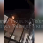 ASÍ EXPLOTÓ AYER POR LA NOCHE EL TRANSFORMADOR QUE REPARÓ LA CFE EN LA CALLE 16
