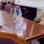 ALCALDE DE MORENA EN ZACATECAS CONVIERTE CABILDO EN CANTINA