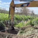 ALCALDÍA REALIZA LIMPIEZA DE CANAL PLUVIAL DE LA BASE AERONAVAL 