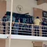 AGREDEN A HOMBRE DENTRO DE DESPACHO EN PLAZA QUINTA REAL; INVESTIGAN ATAQUE