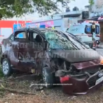 ¡VIVIÓ PARA CONTARLO! DESTROZA SU COCHE TRAS MONTAR CAMELLÓN CENTRAL Y CHOCAR CONTRA UN ÁRBOL EN LA AVENIDA CONCORDIA