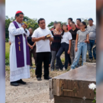 OBISPO JOSÉ GONZÁLEZ OFICIÓ MISA EN EL CEMENTERIO PARA DAR ÚLTIMO ADIÓS A FRANCISCO Y EDITH