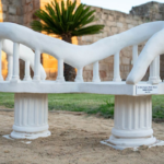 INAUGURAN EN MÉRIDA, ESPAÑA SILLAS CONFIDENTES EN HONOR A MÉRIDA, YUCATÁN