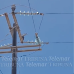 VECINOS REPORTAN LÍNEA ELÉCTRICA SOBRECALENTADA EN ISLA AGUADA