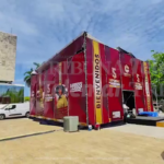 INSTALAN ESTRUCTURA CUADRADA EN LA PLAZA DE LA REPÚBLICA PARA DIFUNDIR SUPUESTOS LOGROS DEL QUINTO AÑO DE GOBIERNO DE LAYDA