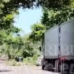 HABITANTES DE SANTA CRUZ BLOQUEAN CARRETERA FEDERAL 180, EXIGEN A LA CFE RESTABLECER ENERGÍA ELÉCTRICA