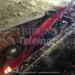 TRAS FESTEJAR TRIUNFO DE MÉXICO TERMINA CON CAMIONETA DENTRO DE UNA ZANJA